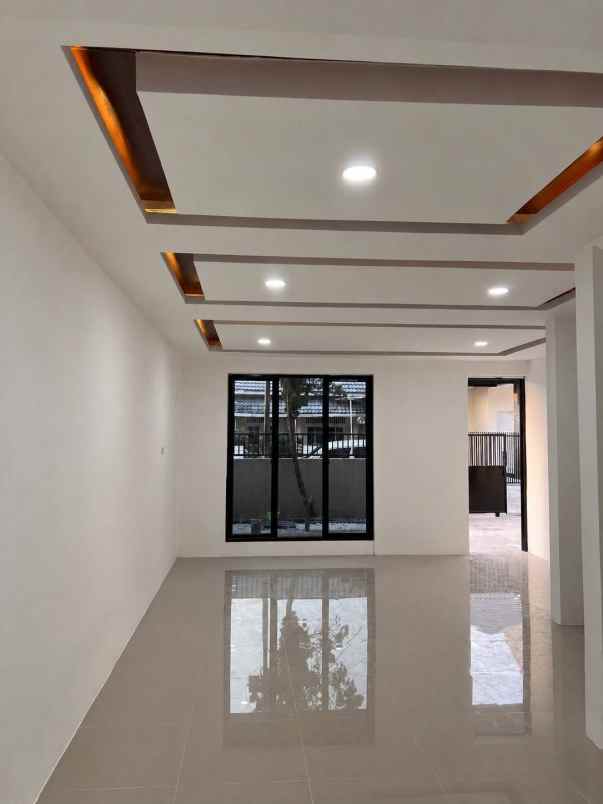 dijual rumah nginden
