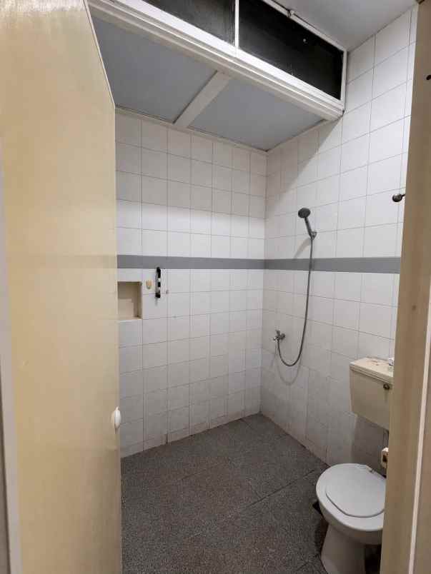 dijual rumah nginden