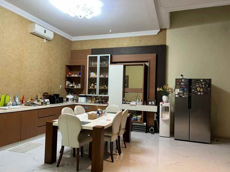 dijual rumah nginden intan barat