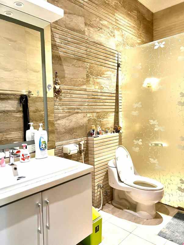 dijual rumah nginden intan barat