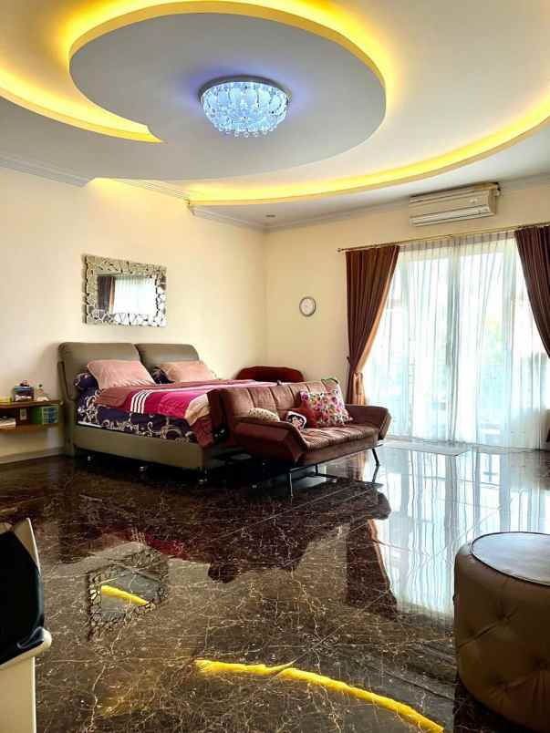 dijual rumah nginden intan barat