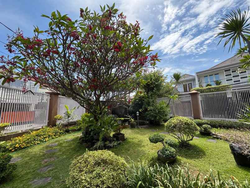 dijual rumah nginden intan barat