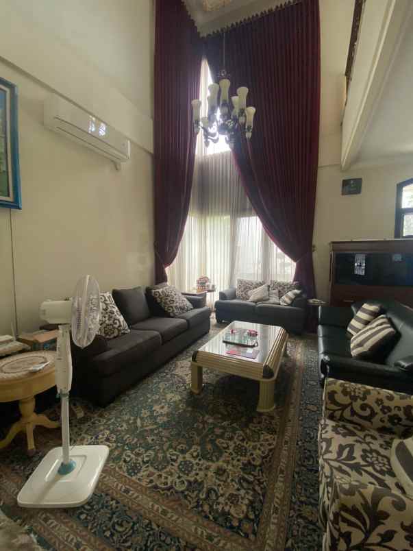 dijual rumah pakuwon city
