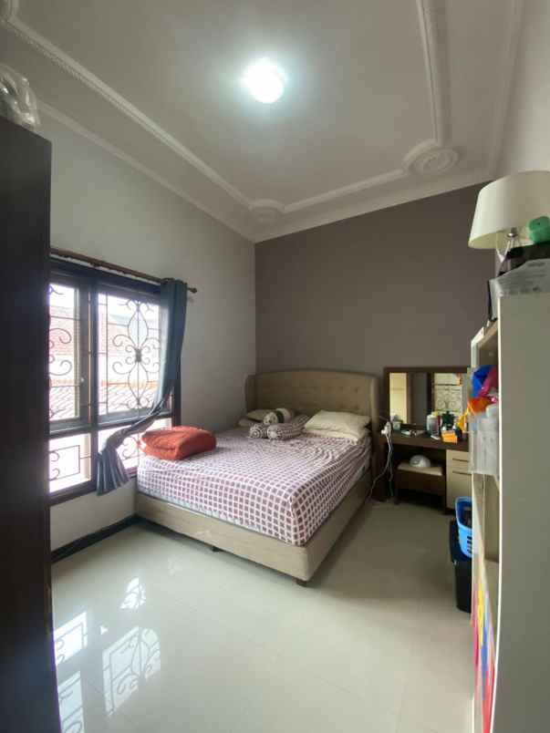 dijual rumah pakuwon city
