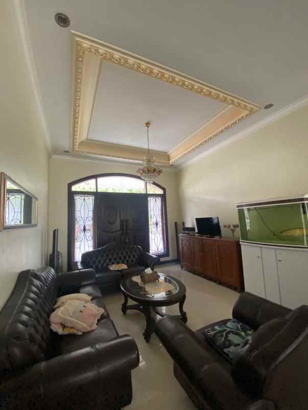 dijual rumah pakuwon city