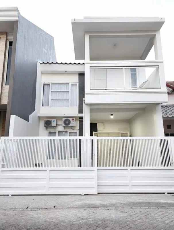 dijual rumah pakuwon city cluster taman