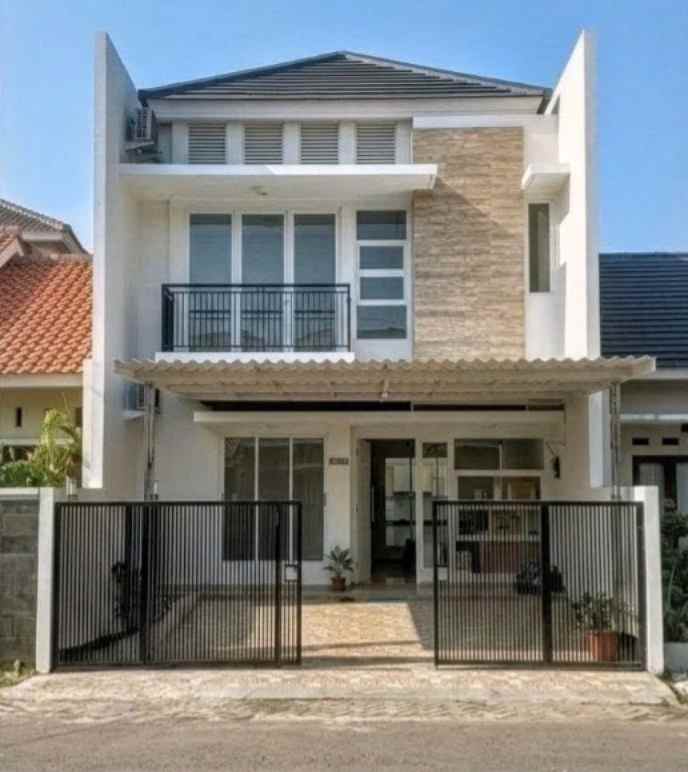 dijual rumah pakuwon city griya asri