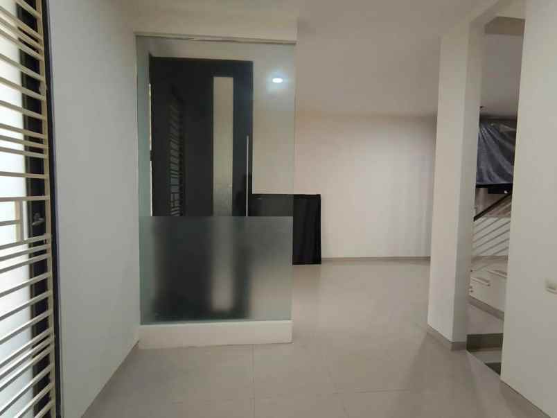 dijual rumah pantai mentari