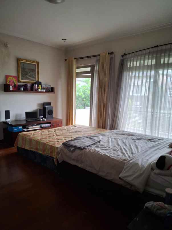 dijual rumah parahyangan