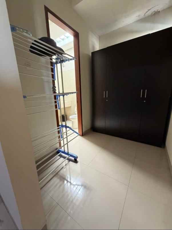 dijual rumah pelangi the gading residence