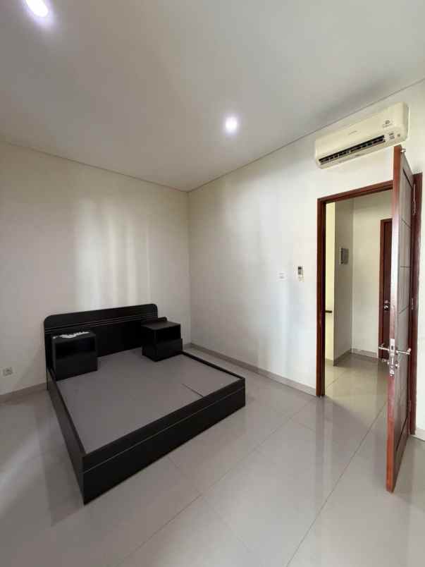 dijual rumah pelangi the gading residence