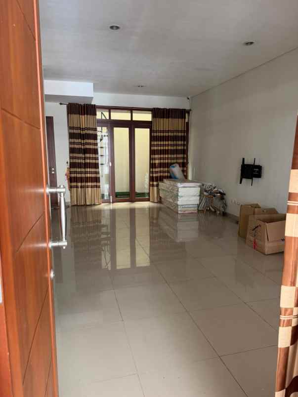 dijual rumah pelangi the gading residence