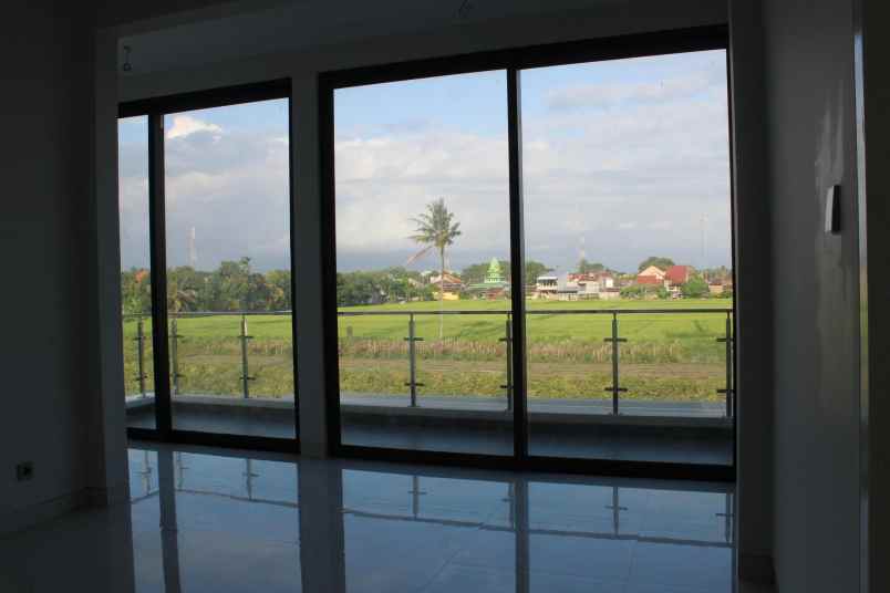 dijual rumah perum diamond residence