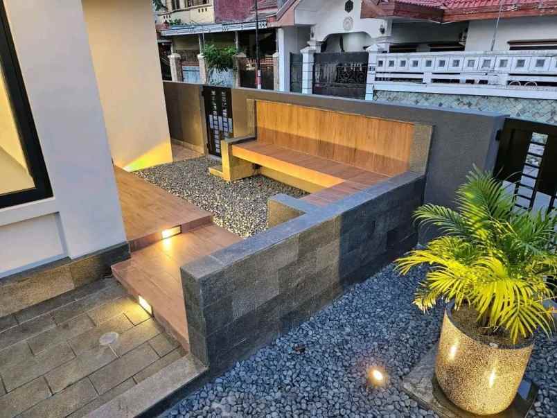 dijual rumah perumahan babatan pantai
