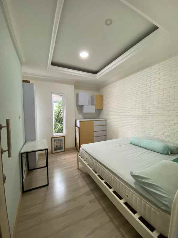 dijual rumah perumahan duta bintaro