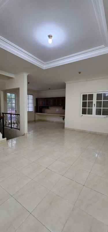 dijual rumah perumahan gading grande
