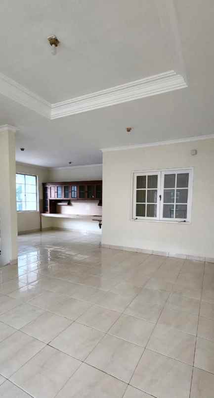 dijual rumah perumahan gading grande
