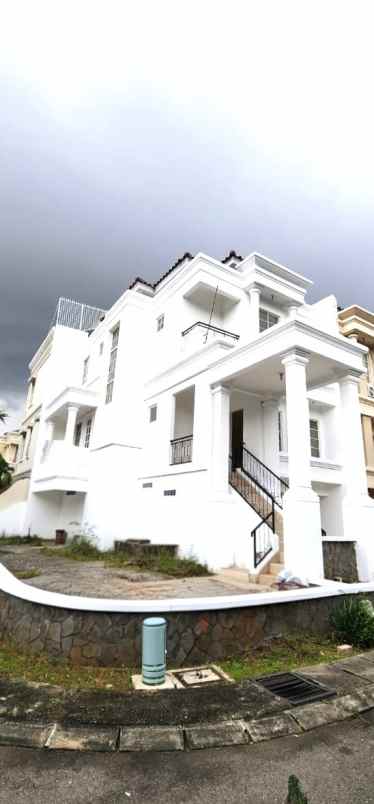 dijual rumah perumahan gading grande