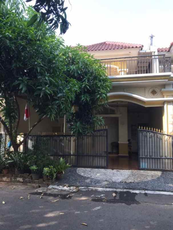 dijual rumah perumahan royal residence