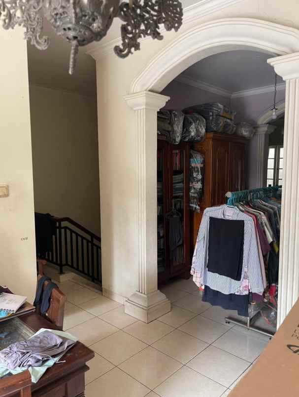 dijual rumah perumahan royal residence