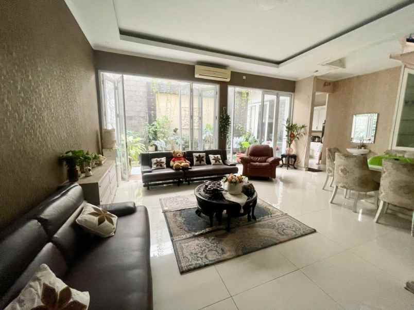 dijual rumah pesona khayangan depok