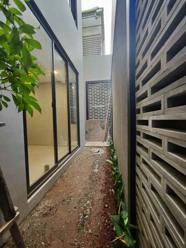 dijual rumah pondok bambu