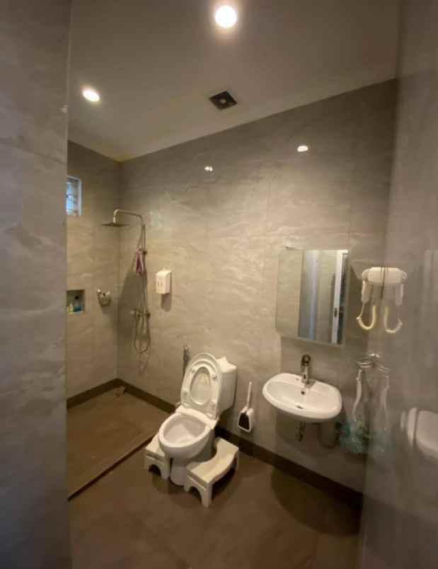 dijual rumah pondok gede