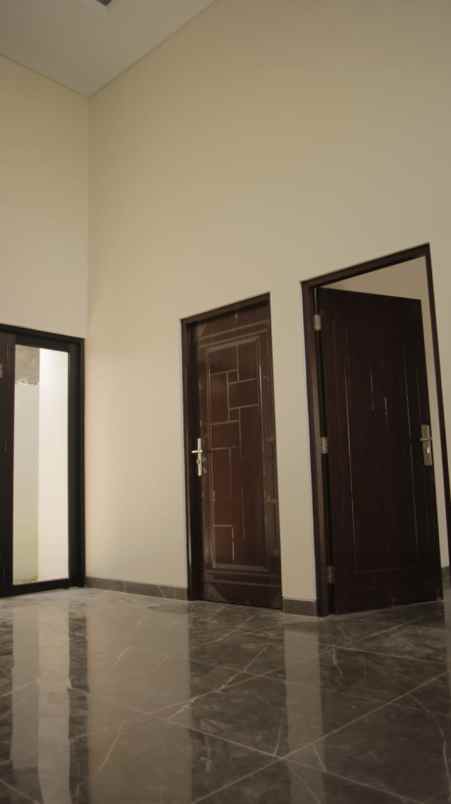 dijual rumah purwomartani