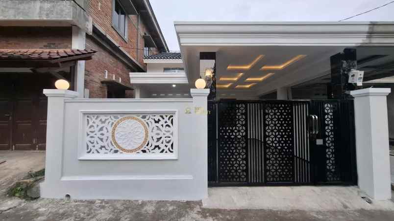 dijual rumah purwomartani