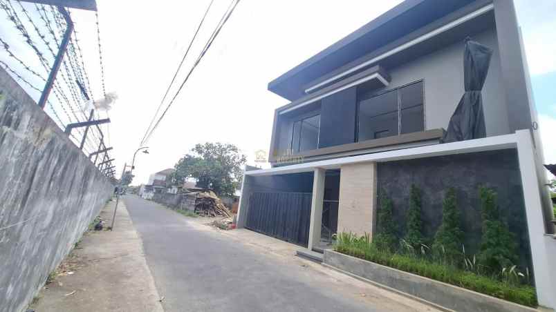 dijual rumah purwomartani kalasan
