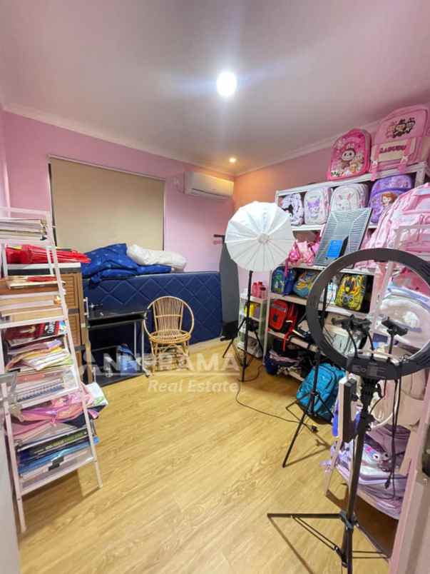 dijual rumah rangkapan jaya pancoran