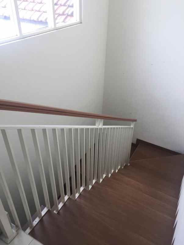 dijual rumah raya kendangsari