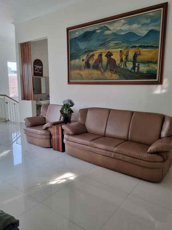 dijual rumah raya kendangsari
