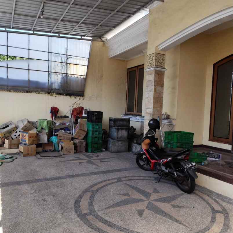 dijual rumah raya pucang jajar