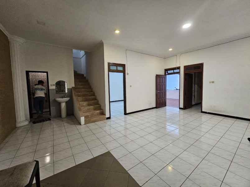 dijual rumah rumah simpang darmo permai