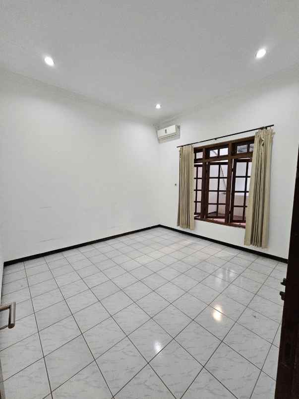 dijual rumah rumah simpang darmo permai