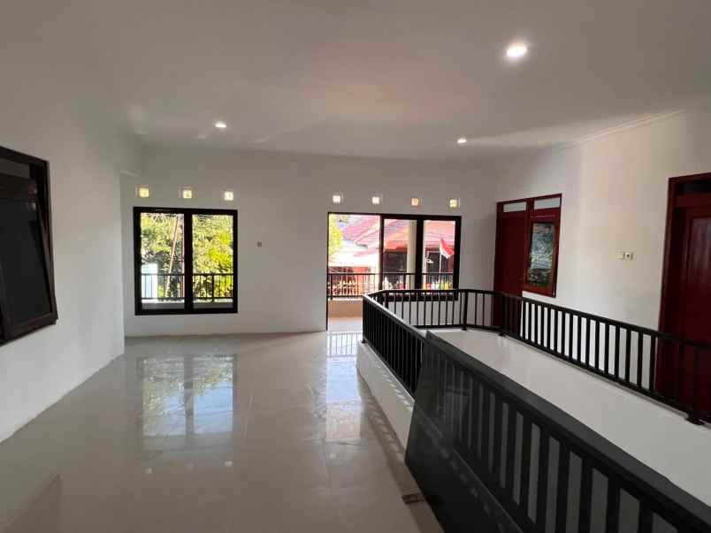 dijual rumah rungkut