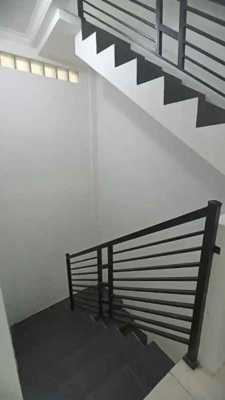 dijual rumah sariwangi regency