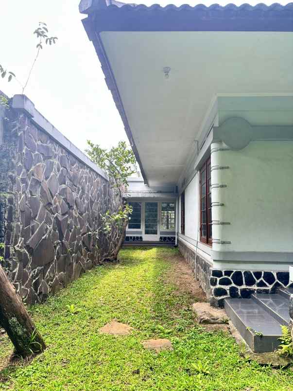 dijual rumah sayap dago