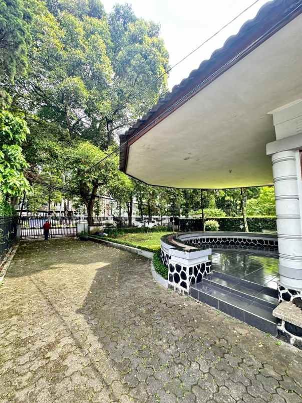 dijual rumah sayap dago