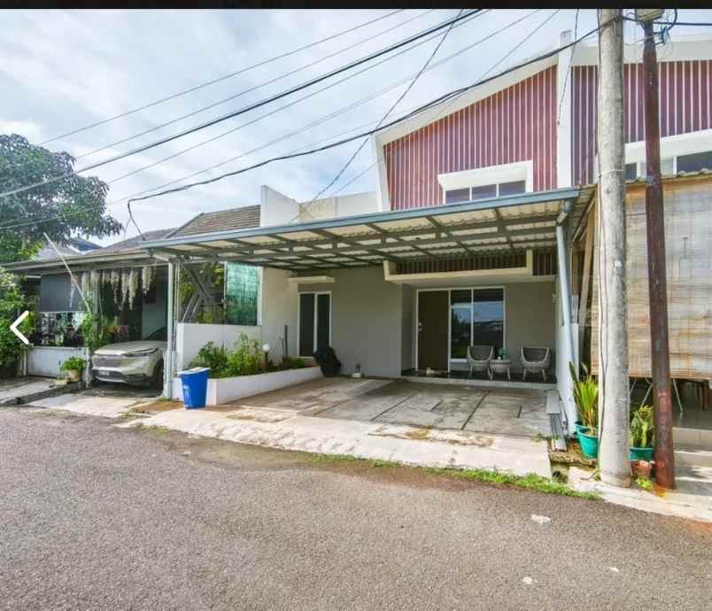 dijual rumah serua
