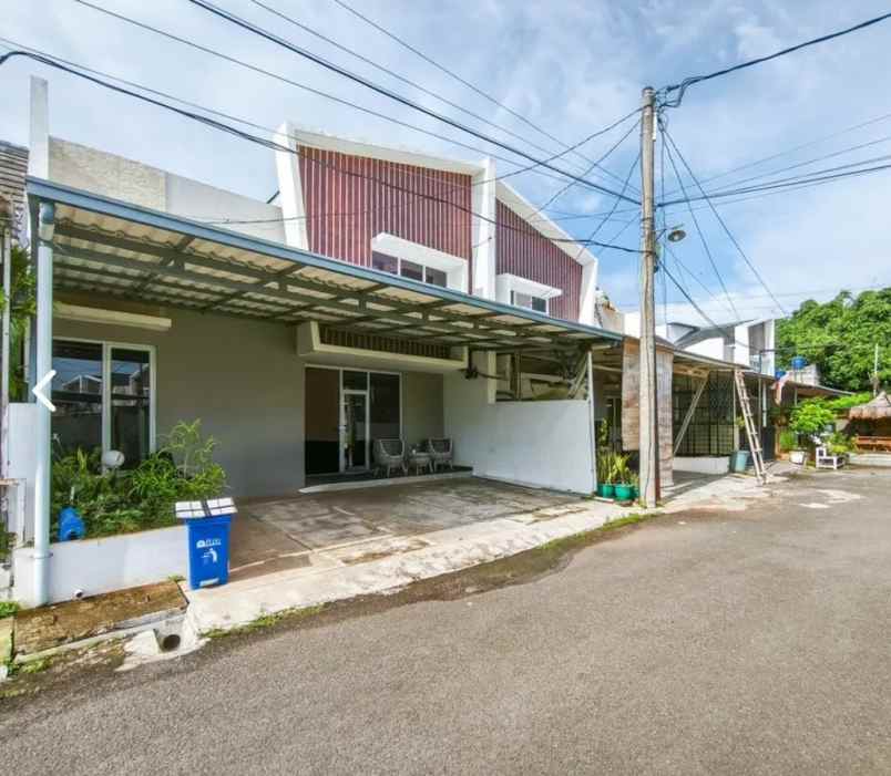 dijual rumah serua