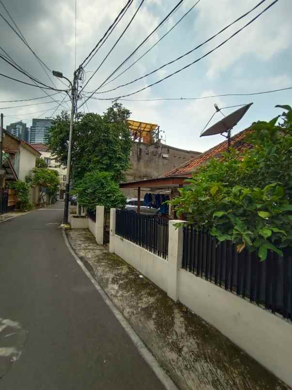 dijual rumah setiabudi