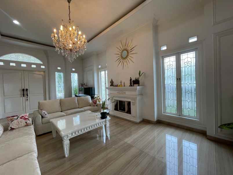 dijual rumah setra duta residence