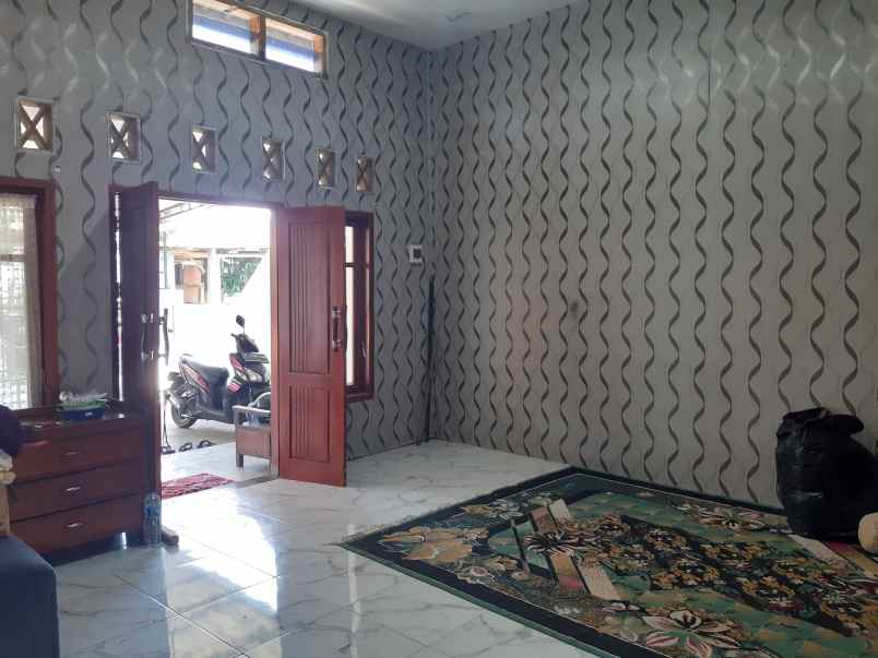 dijual rumah siap huni di desa dukuh mencek sukorambi