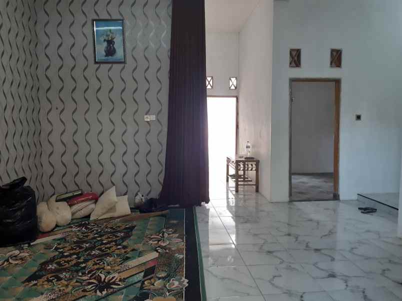 dijual rumah siap huni di desa dukuh mencek sukorambi