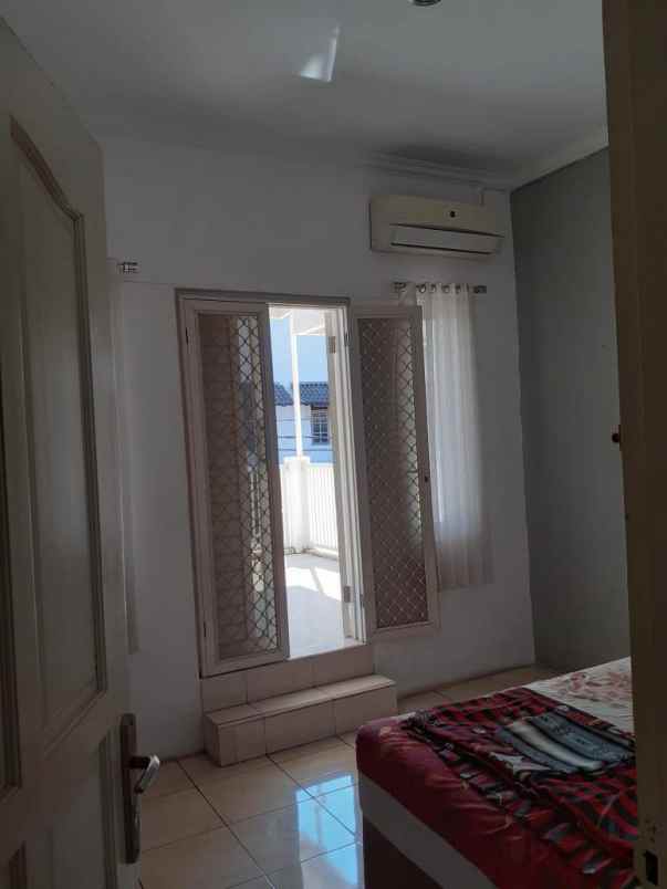 dijual rumah siap huni lokasi tenggilis surabaya