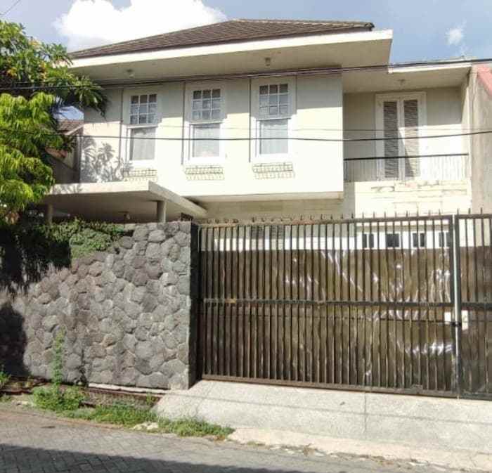 dijual rumah simpang darmo permai
