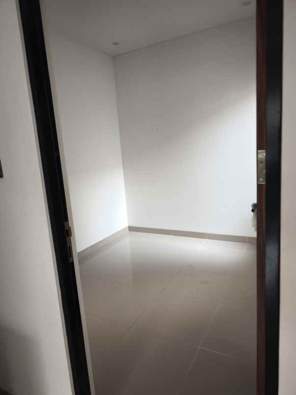 dijual rumah ssktor 9 bintaro jaya
