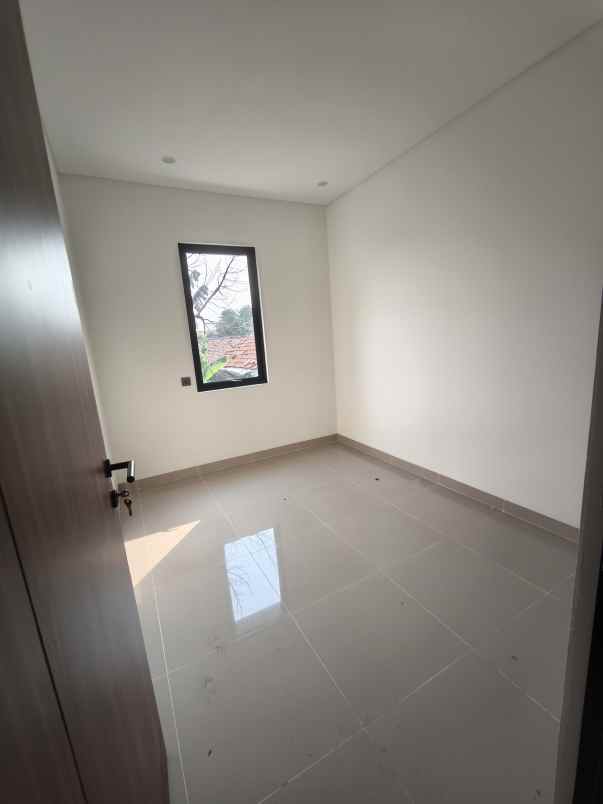 dijual rumah ssktor 9 bintaro jaya